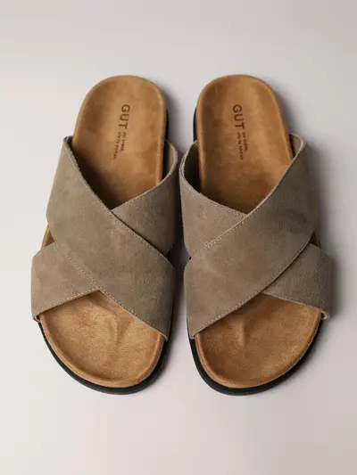 Сланцы цвета хаки на низкой подошве